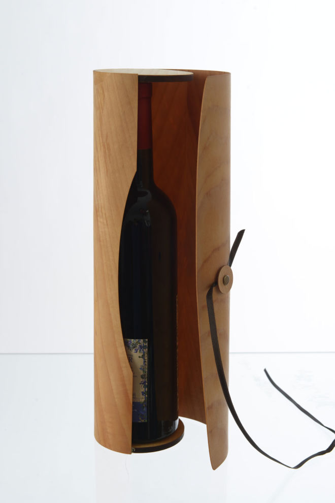 Zylindrische Holzbox für eine Flasche mit Bio-Impregnol beschichtetet
