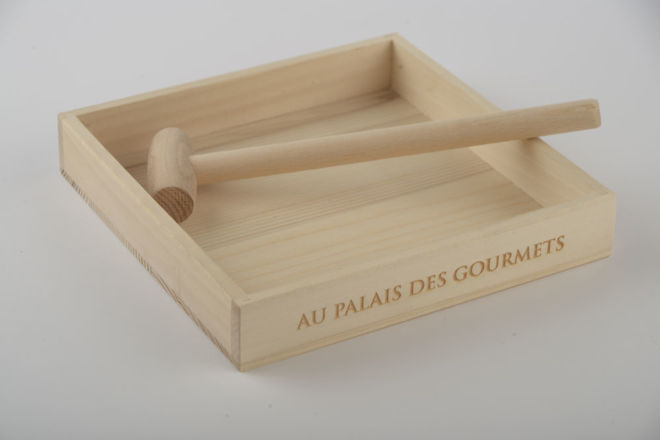 WOODEN BOX WITH HAMMER