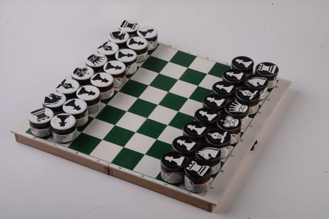 WOODEN CHESS WITH SMALL JARS