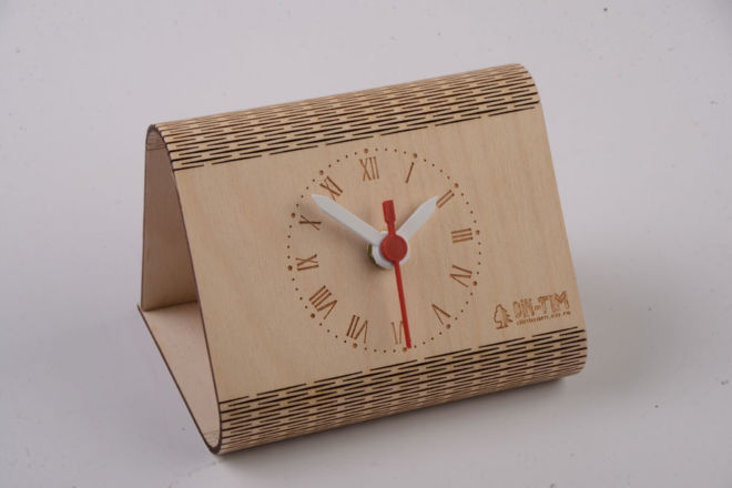 WOODEN TABLE CLOCK