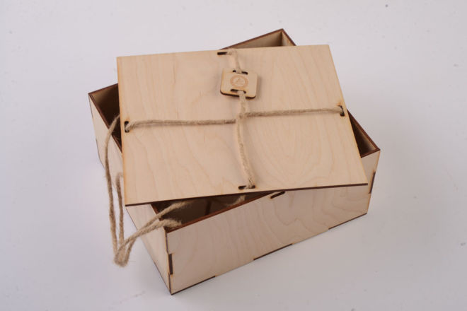 ASSEMBLING BOX WITH ROPE